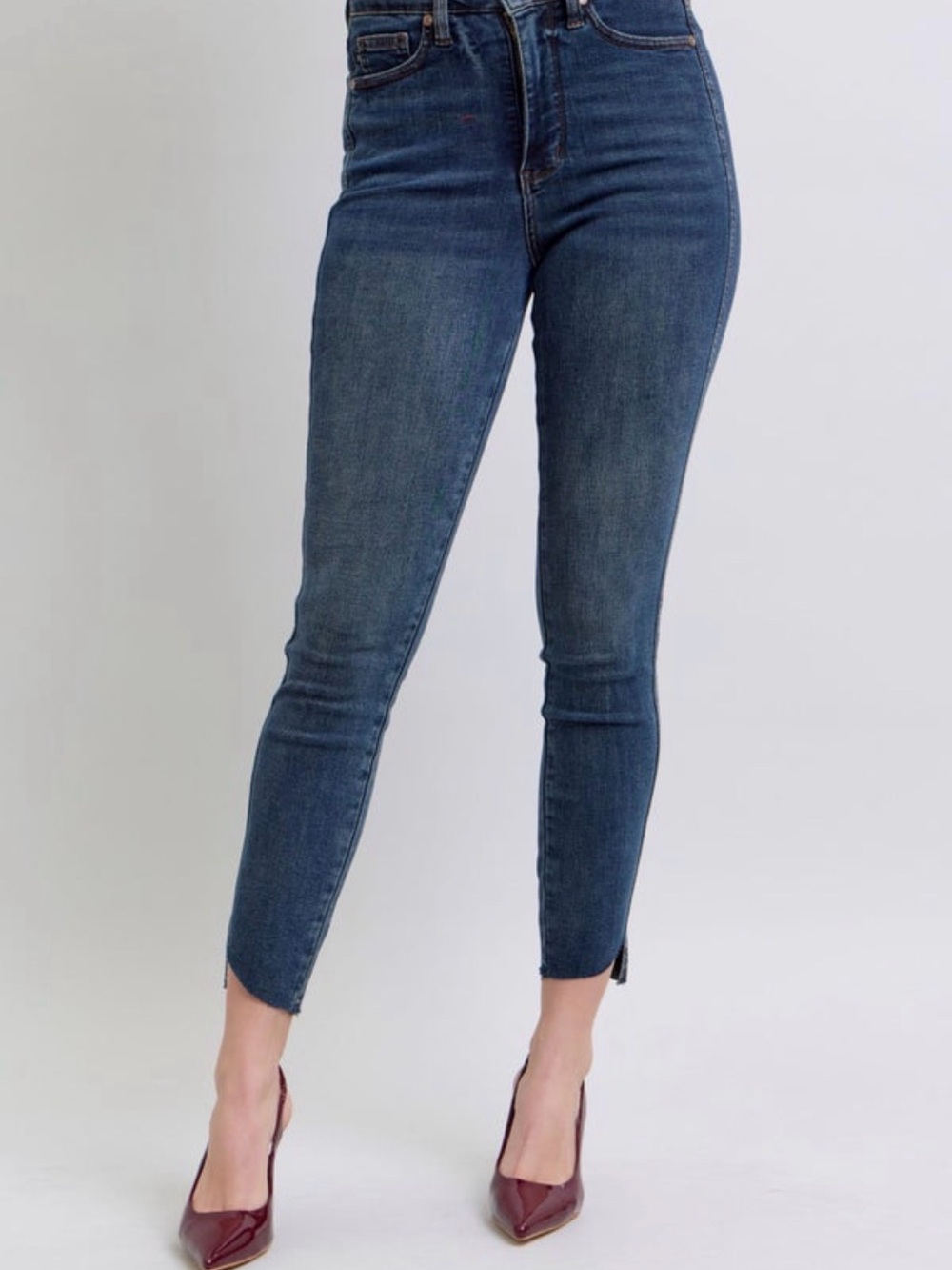 Judy Blue High-Rise Tummy Control Step Hem Skinny Jeans Jeans in Dark Blue